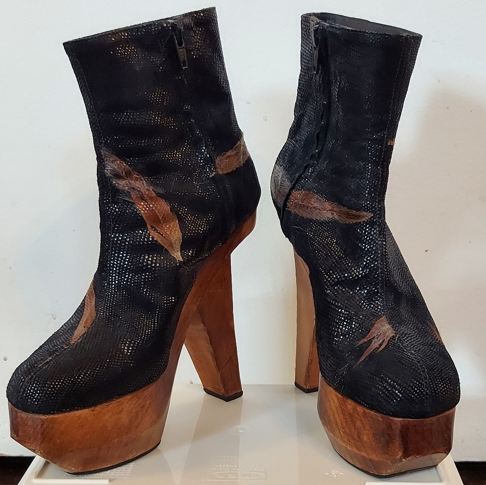 SKY ☆RARE☆ AnkleBoots Leather & Natural Feathers  Solid Wood Platform Heels Sz.6